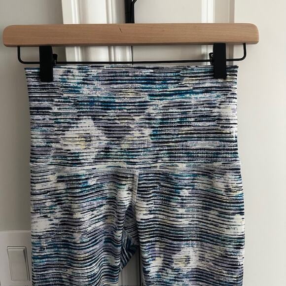 Lululemon Wunder Under Crop Leggings Size 4 Hi-Rise Canada 21" inseam - Picture 3 of 10